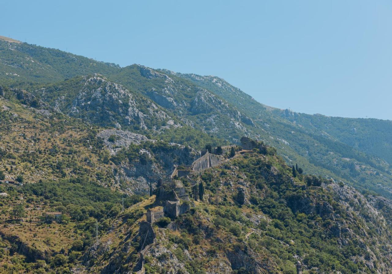 Berge Apartments Kotor Exteriör bild